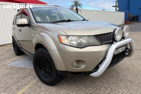Beige 2009 Mitsubishi Outlander Wagon Ls