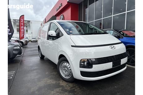 White 2026 Hyundai Staria Wagon