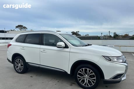 White 2017 Mitsubishi Outlander Wagon Ls Safety Pack (4X4) 7 Seats