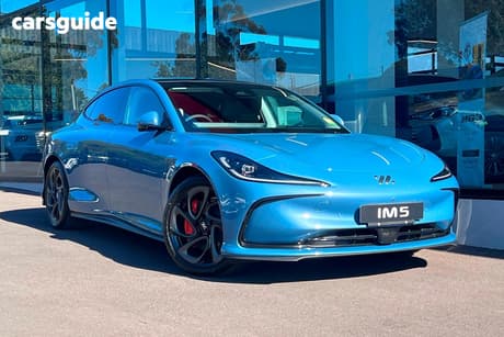 Blue 2026 MG Im5 Hatch PLATINUM R