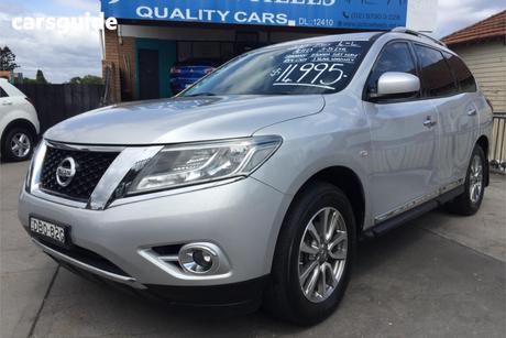 Silver 2015 Nissan Pathfinder Wagon St-L (4X4)