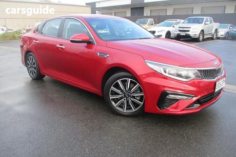 Red 2019 Kia Optima Sedan Si