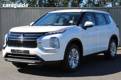 White 2025 Mitsubishi Outlander Wagon Es 7 Seat (2Wd)