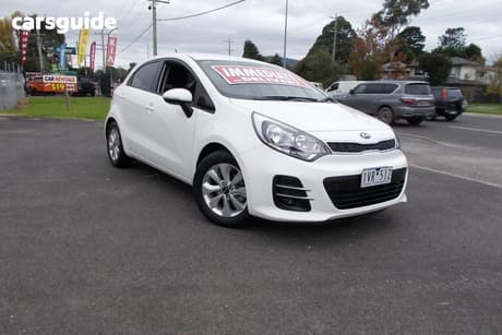 White 2016 Kia RIO Hatchback S Premium