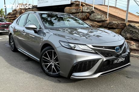 Silver 2021 Toyota Camry Sedan Sl Hybrid