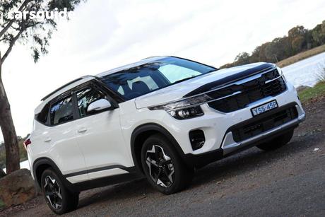 White 2025 Kia Seltos Wagon Sport+ (Fwd)