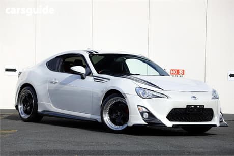White 2015 Toyota 86 Coupe BLACKLINE EDITION