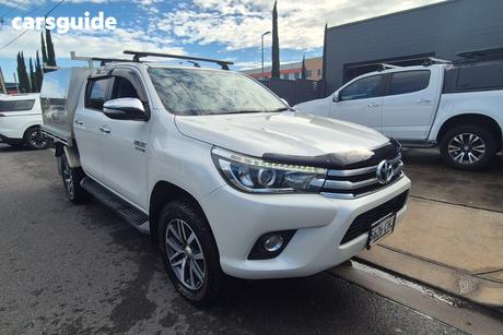 White 2017 Toyota Hilux Dual Cab Utility Sr5 (4X4)