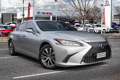 Silver 2019 Lexus ES300H Sedan Luxury (Hybrid)