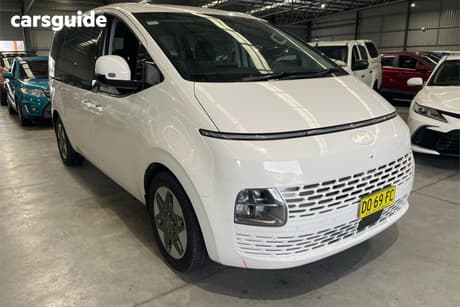 White 2025 Hyundai Staria Wagon