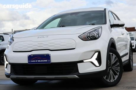 White 2022 Kia Niro Wagon Plus Hev