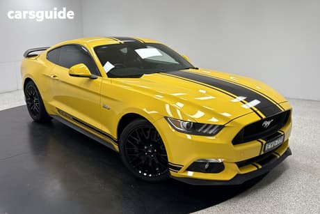 Yellow 2017 Ford Mustang Coupe Fastback Gt 5.0 V8