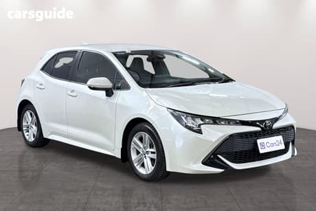 White 2018 Toyota Corolla Hatchback Ascent Sport