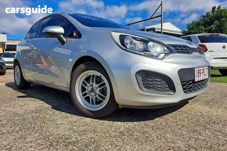 Silver 2012 Kia RIO Hatchback S