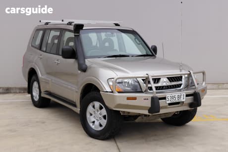 Beige 2004 Mitsubishi Pajero Wagon Gls Lwb (4X4)