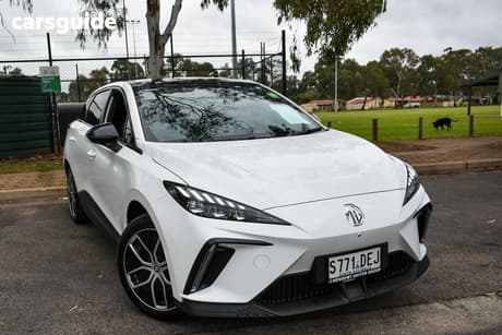 White 2024 MG MG4 Hatchback Essence Long Range 77 180Kw