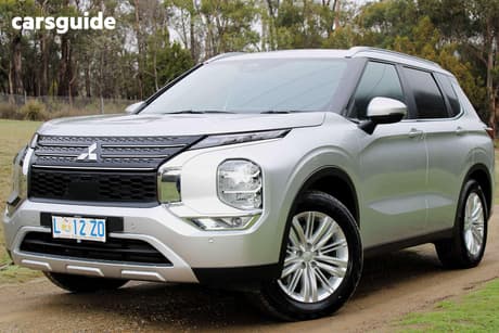 Silver 2024 Mitsubishi Outlander Wagon Ls 7 Seat (2Wd)
