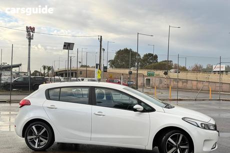 White 2018 Kia Cerato Sedan Sport