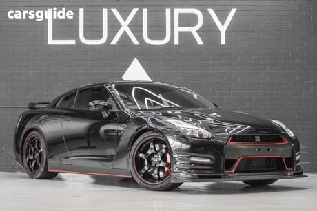 Black 2016 Nissan GT-R Coupe Track Edition (Nismo)