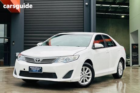 White 2012 Toyota Camry Sedan Hybrid