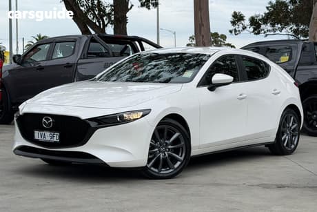 White 2025 Mazda 3 Hatchback G20 Evolve