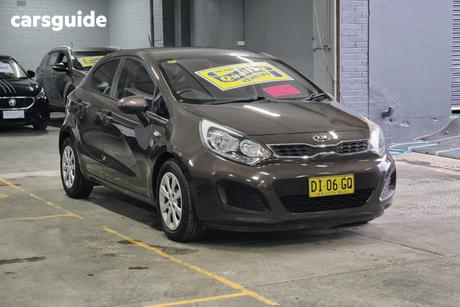 Brown 2014 Kia RIO Hatchback S