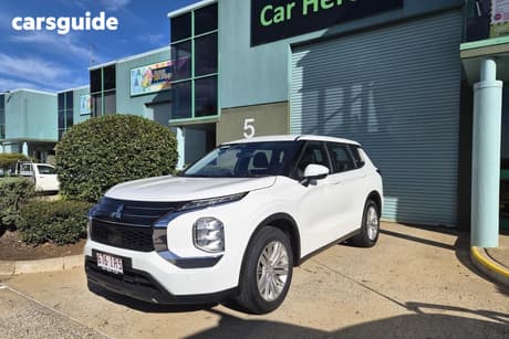 White 2023 Mitsubishi Outlander Wagon Es 7 Seat (2Wd)