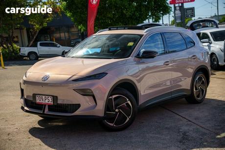 Beige 2025 MG MGS5 EV Wagon Essence 62