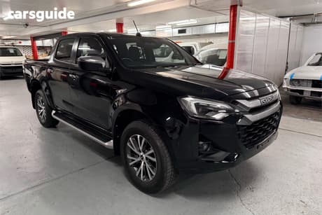 Black 2024 Isuzu D-MAX Crew Cab Utility Ls-U (4X4)