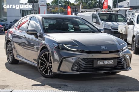 Silver 2025 Toyota Camry Sedan Sl Hybrid