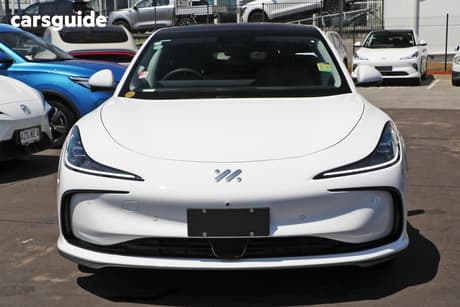 White 2025 MG Im5 Sedan Premium