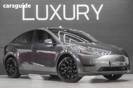 Black 2023 Tesla Model Y Wagon Rear-Wheel Drive