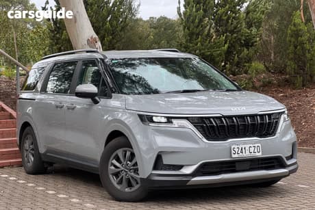 Silver 2024 Kia Carnival Wagon S