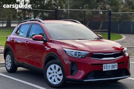 Red 2023 Kia Stonic Wagon S