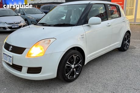 White 2009 Suzuki Swift Hatchback