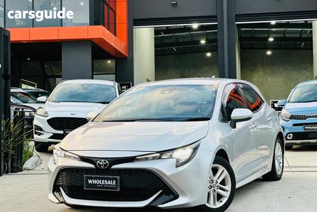 Silver 2018 Toyota Corolla Hatchback Ascent Sport