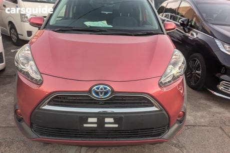 Burgundy 2016 Toyota Sienta Wagon (Hybrid) G