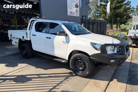 White 2018 Toyota Hilux Double Cab Chassis Sr (4X4)