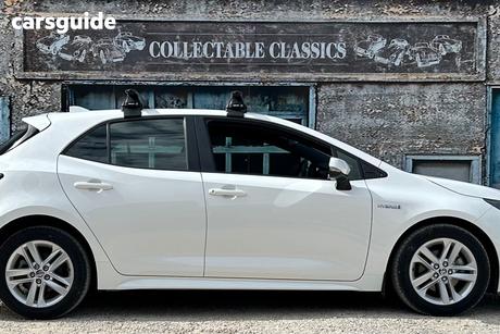 White 2018 Toyota Corolla Hatchback Ascent Sport (Hybrid)