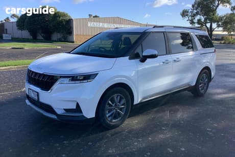 White 2023 Kia Carnival Wagon S