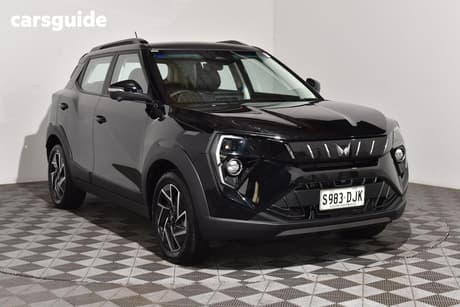 Black 2025 Mahindra Xuv 3Xo Wagon Ax7L