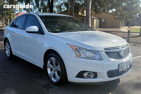 White 2014 Holden Cruze Sedan Equipe
