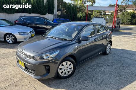 Grey 2017 Kia RIO Hatchback S