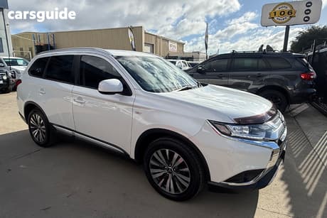 White 2018 Mitsubishi Outlander Wagon Es 7 Seat (Awd)