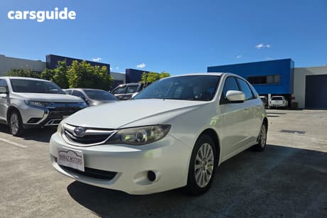 White 2011 Subaru Impreza Hatchback R (Awd)
