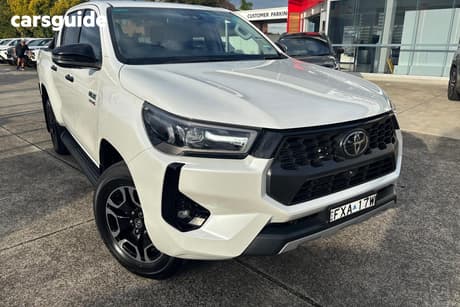 White 2025 Toyota Hilux Double Cab Pick Up Sr5 48V (4X4)