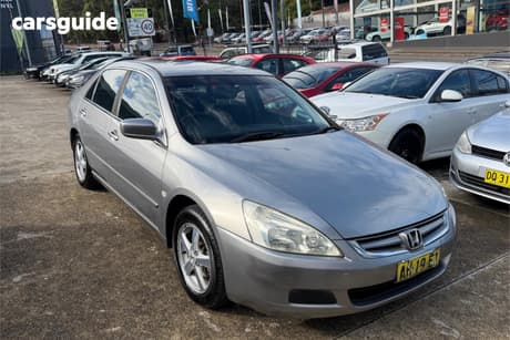 Silver 2005 Honda Accord Sedan Vti