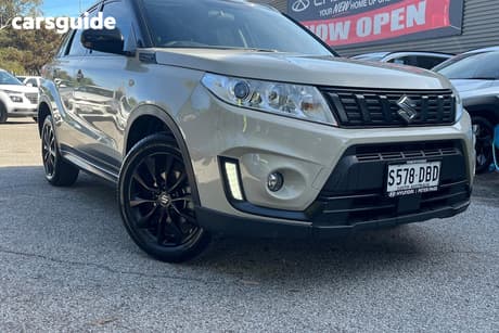Beige 2023 Suzuki Vitara Wagon Turbo