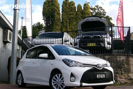 White 2016 Toyota Yaris Hatchback Zr