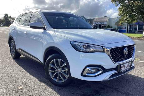 White 2023 MG HS Wagon Vibe